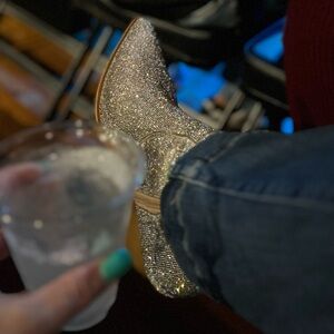 🤍NIB Rhinestone Booties ✨